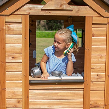 Backyard Discovery Spielhaus Sweetwater aus Holz | Outdoor Kinderspielhaus für den Garten inklusive Zubehör | Gartenhaus für Kinder mit Fenstern in Braun & Schwarz - 5