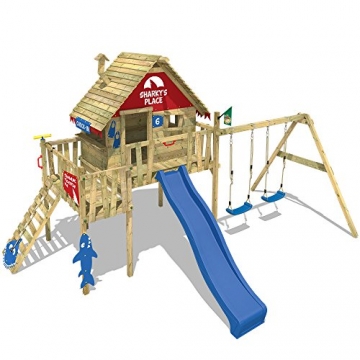 WICKEY Stelzenhaus Smart Resort Spielturm Kletterturm mit Schaukel Holzdach Kletterleiter Spielhaus, blaue Rutsche + rot-blaue Plane - 