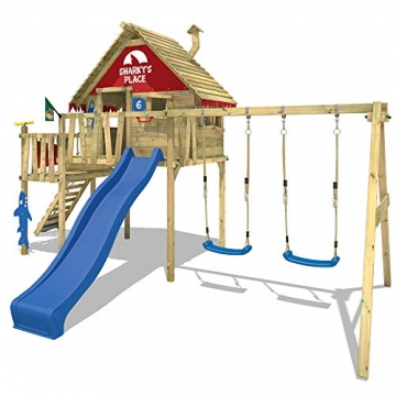 WICKEY Stelzenhaus Smart Resort Spielturm Kletterturm mit Schaukel Holzdach Kletterleiter Spielhaus, blaue Rutsche + rot-blaue Plane - 